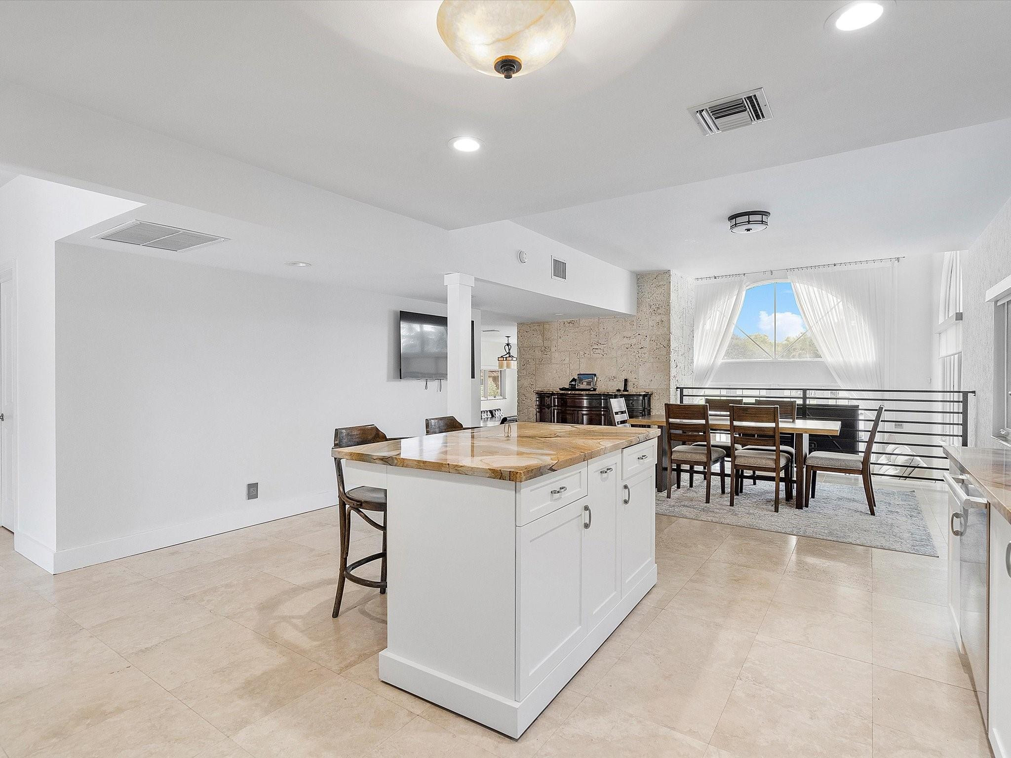 1421 Ponce De Leon Fort Lauderdale, FL 33316