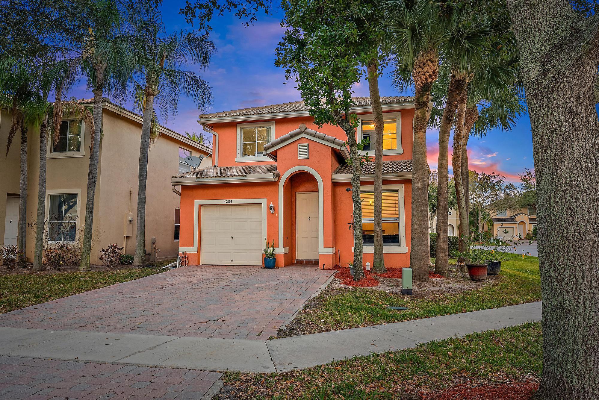 4284 Lake Lucerne Cir