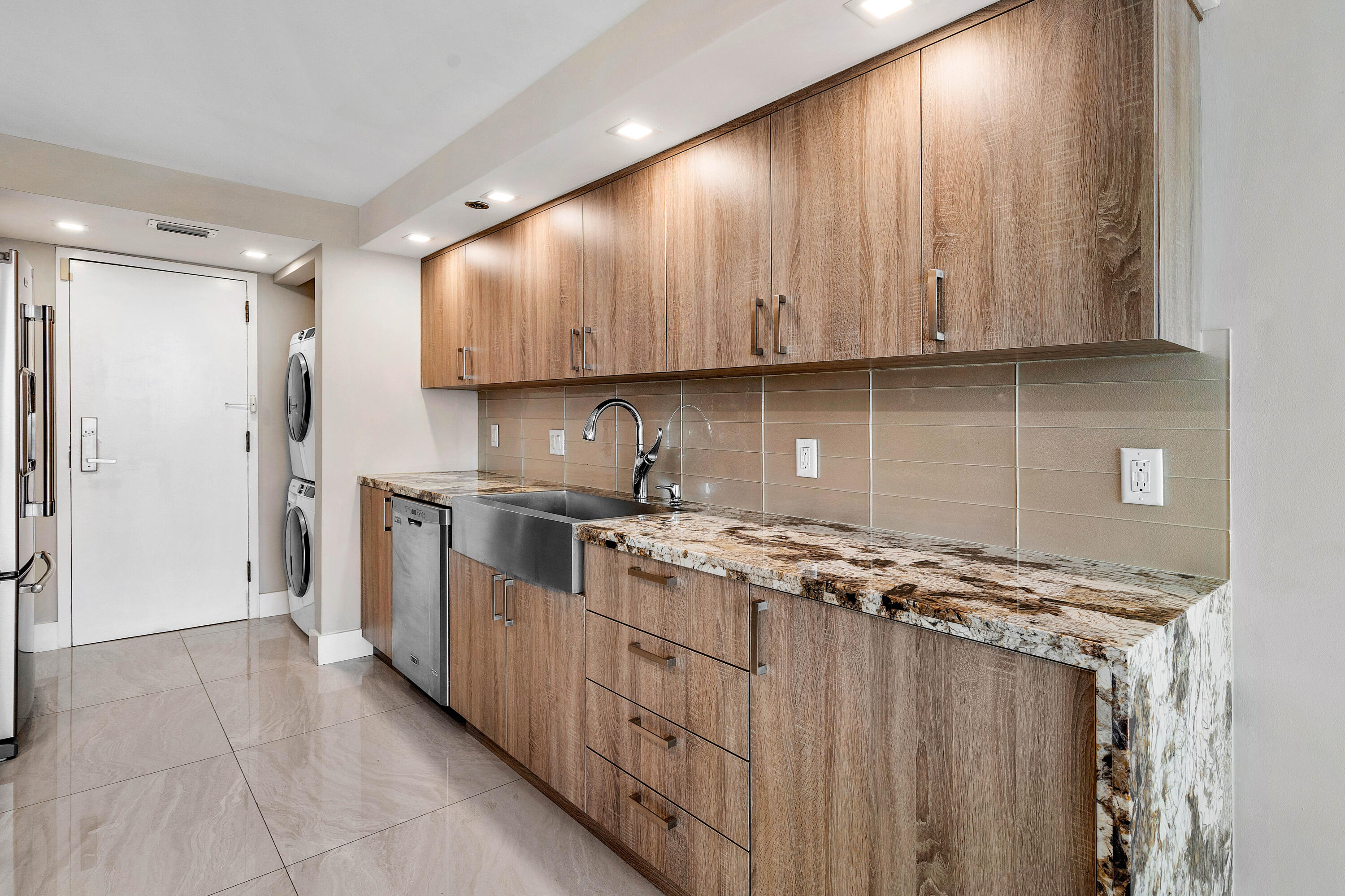 250 S Ocean #7e Boca Raton, FL 33432