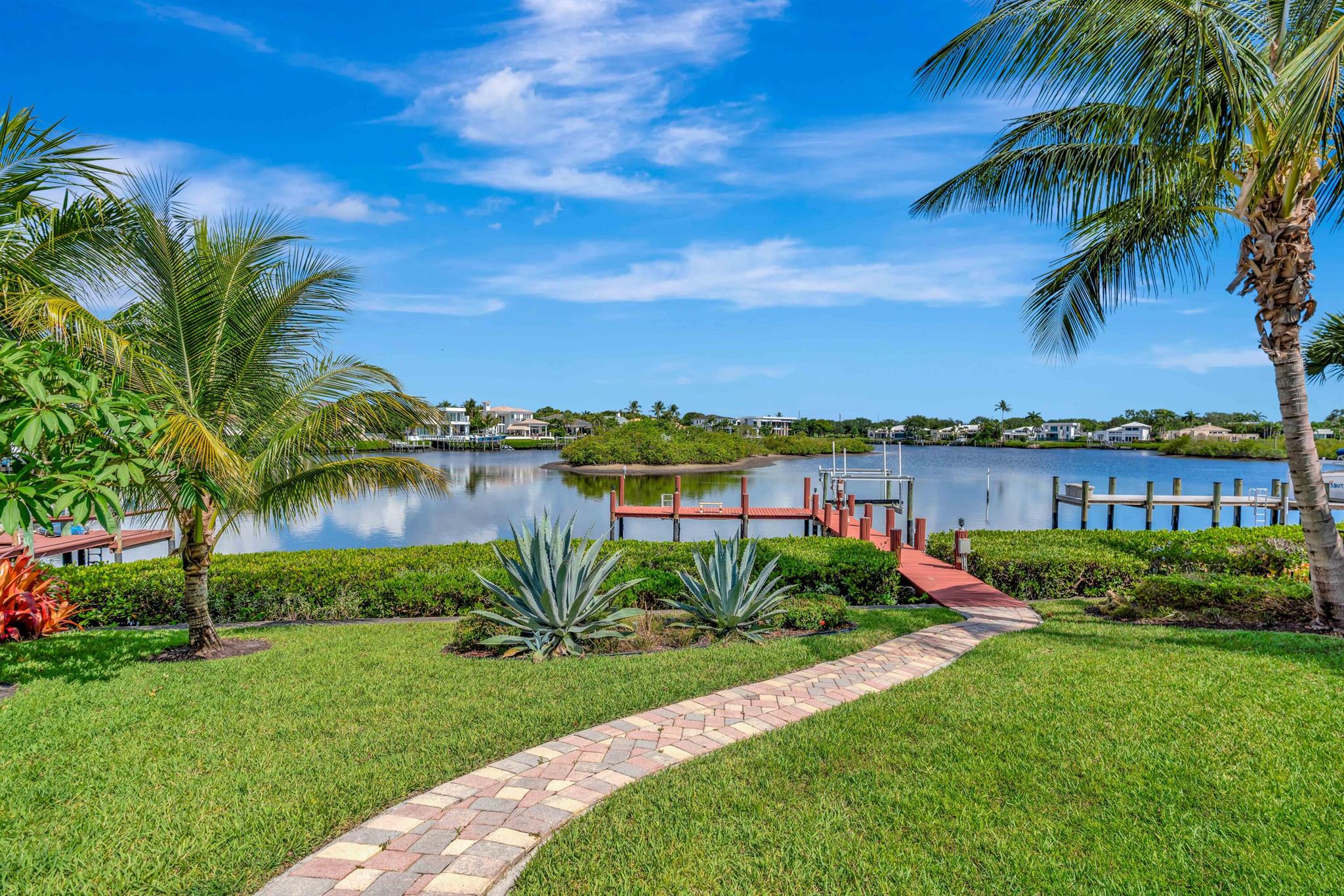 102 Victory Dr Jupiter, FL 33477