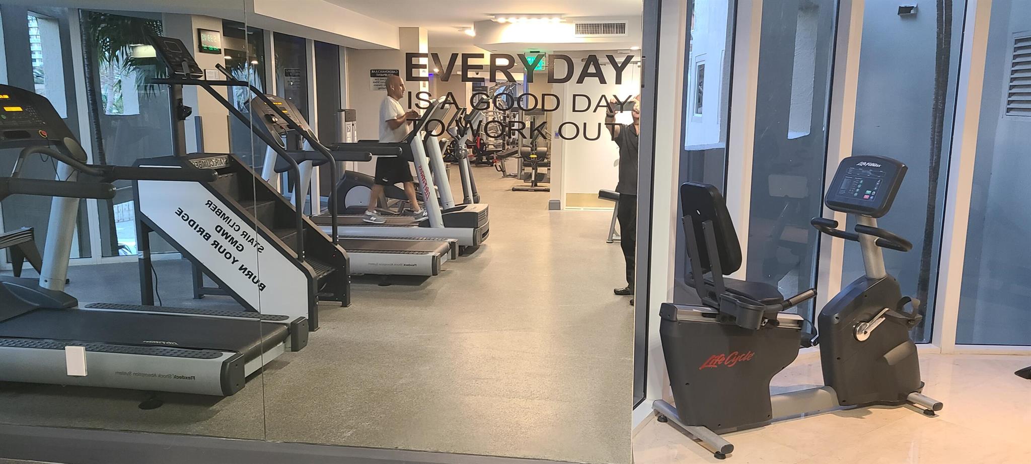 image THE PINNACLE CONDO32