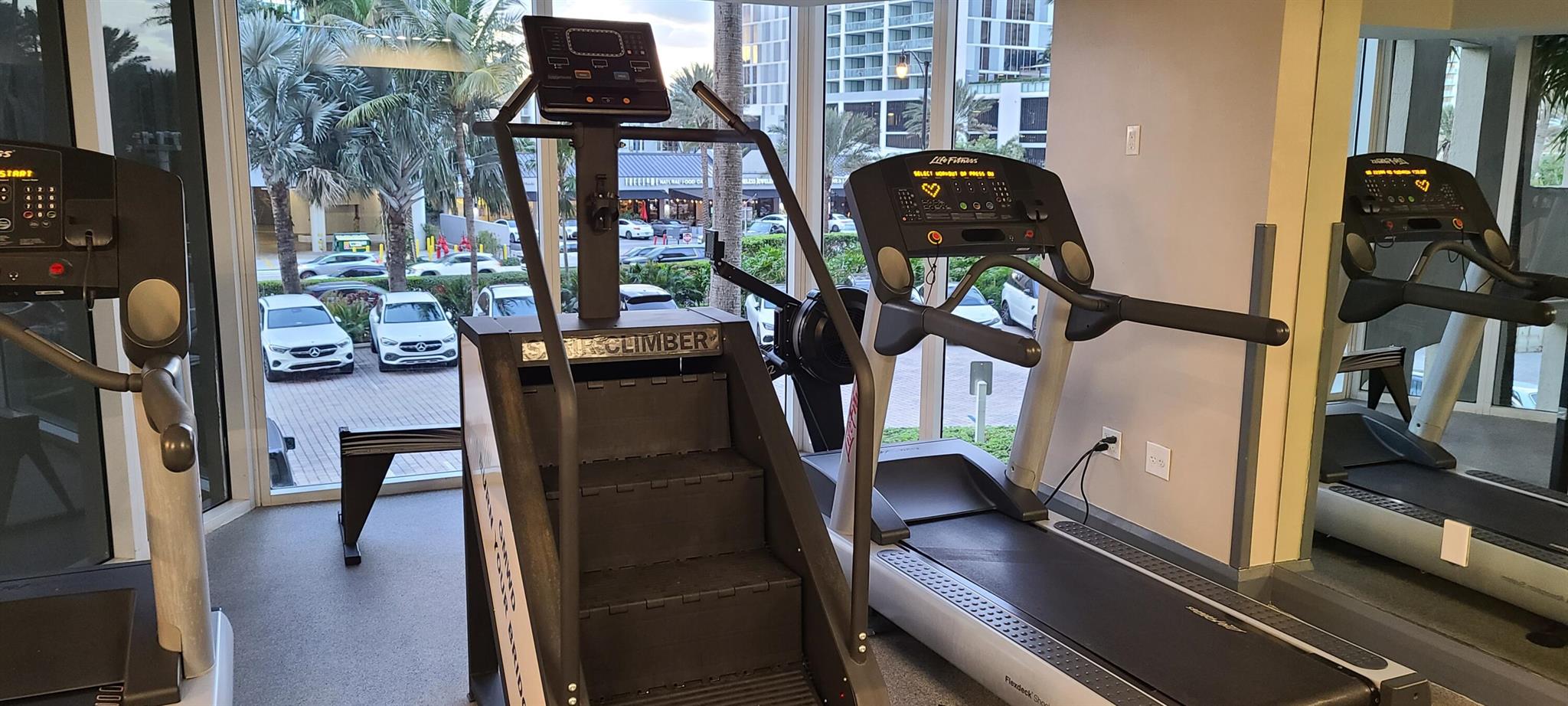 image THE PINNACLE CONDO33