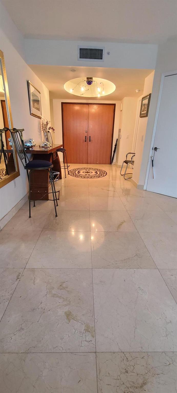 image THE PINNACLE CONDO4