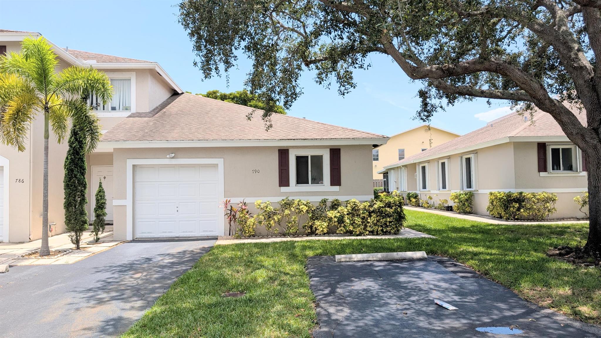 790 NW 42nd Pl