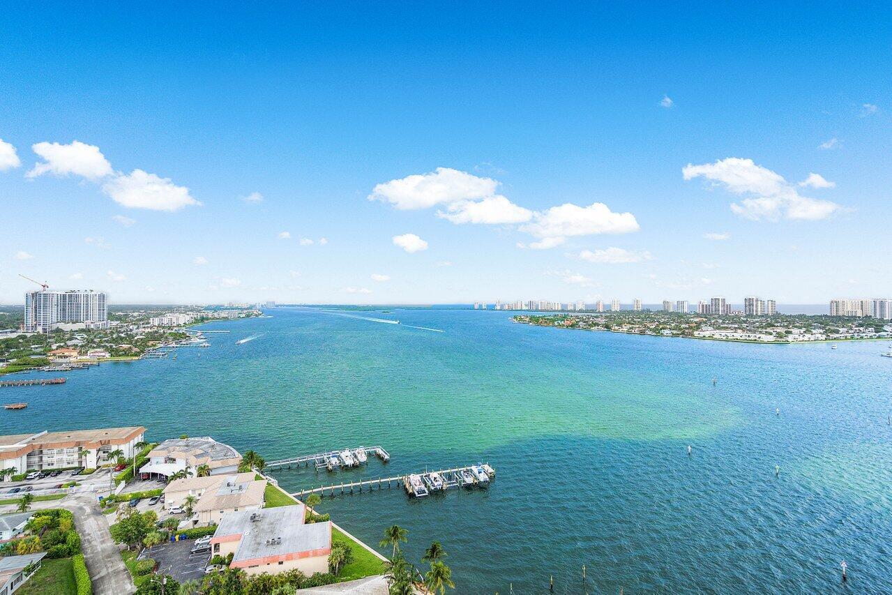2650 Lake Shr Dr #2103 Riviera Beach, FL 33404