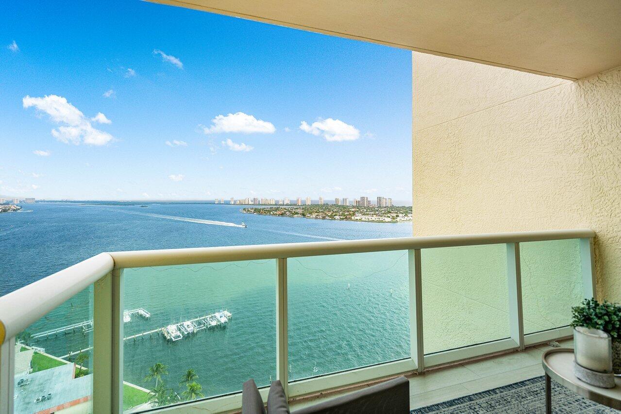 2650 Lake Shr Dr #2103 Riviera Beach, FL 33404