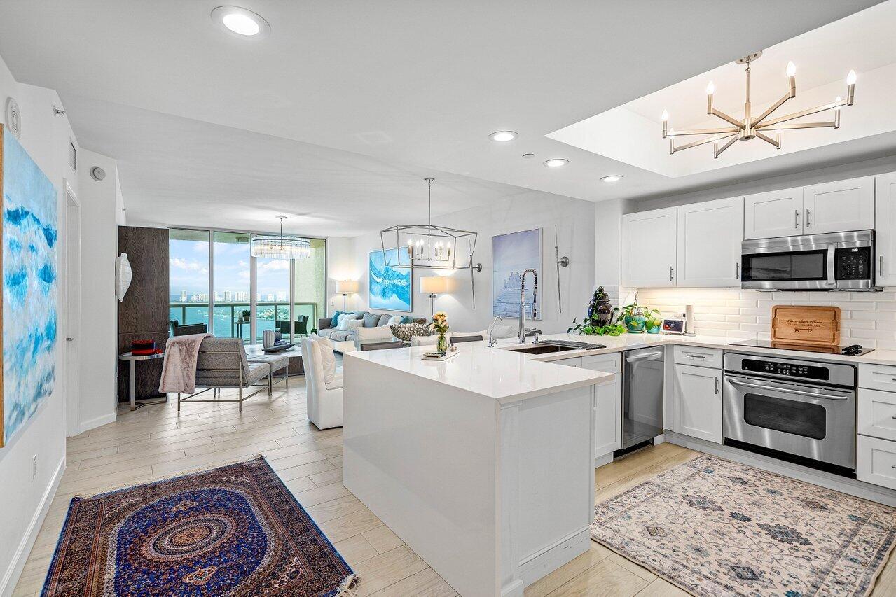 2650 Lake Shr Dr #2103 Riviera Beach, FL 33404