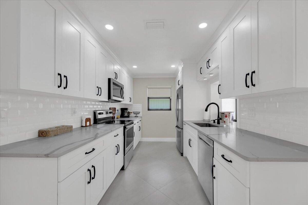 1127 E Seminole Ave #15c Jupiter, FL 33477