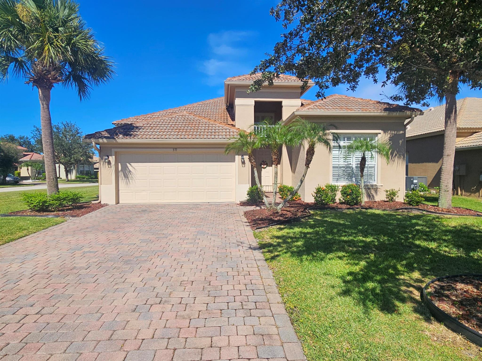 377 NW Stratford Ln
