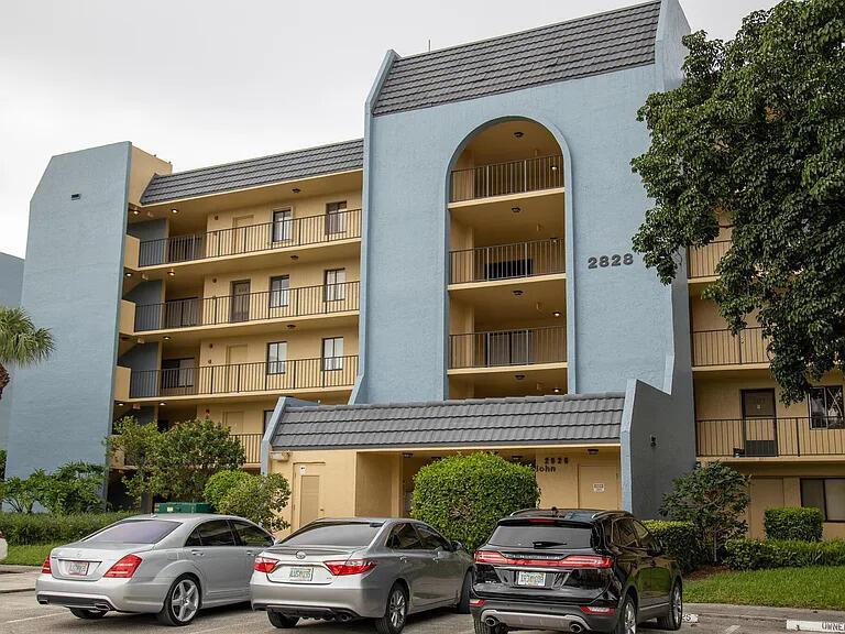2828 Tennis Clb Dr #403