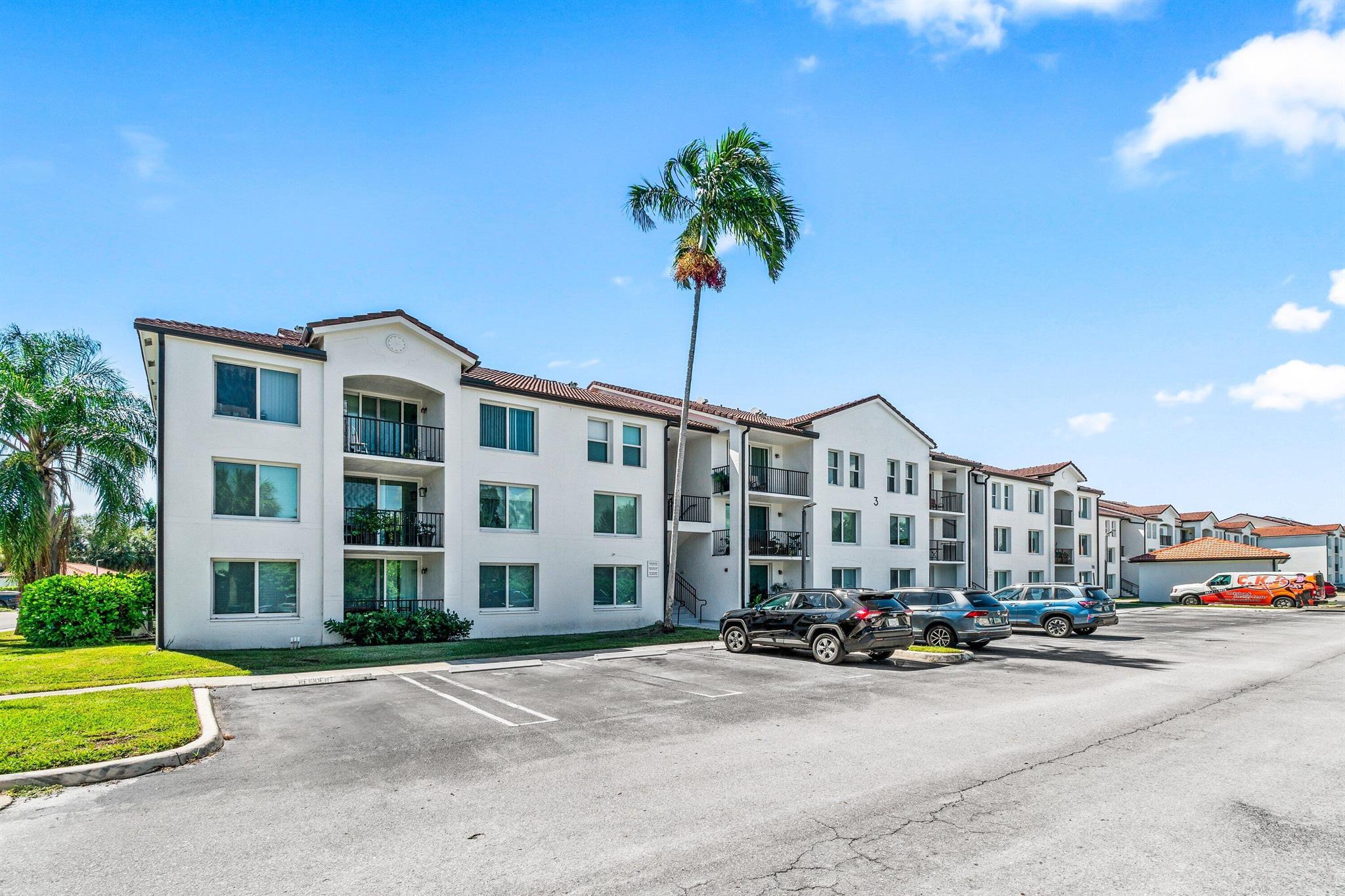 320 Villa Cir