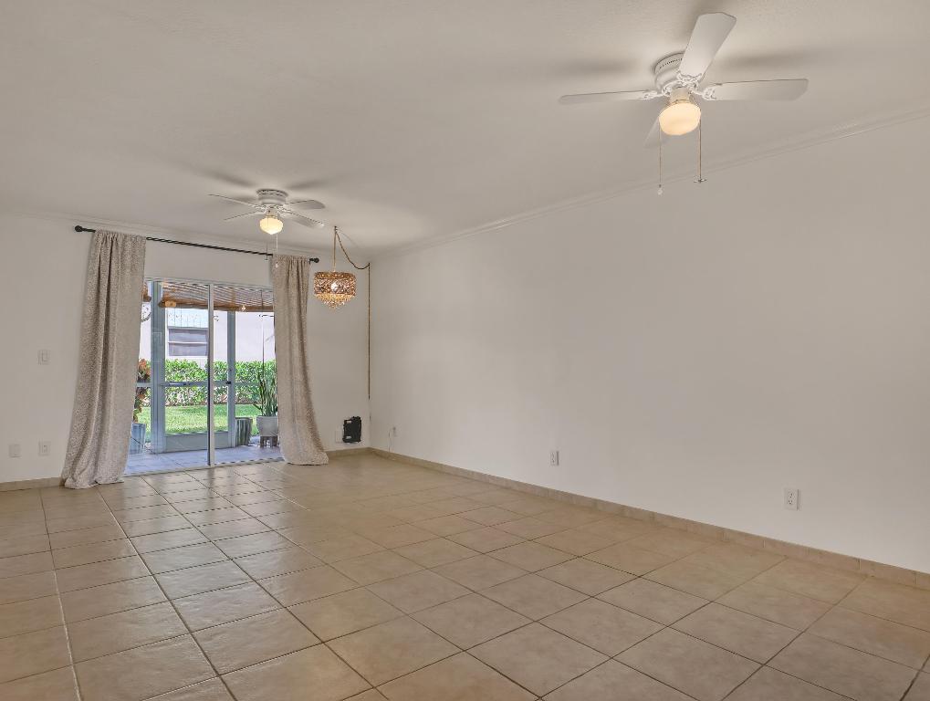 18081 SE Country Clb Dr #10-91 Tequesta, FL 33469