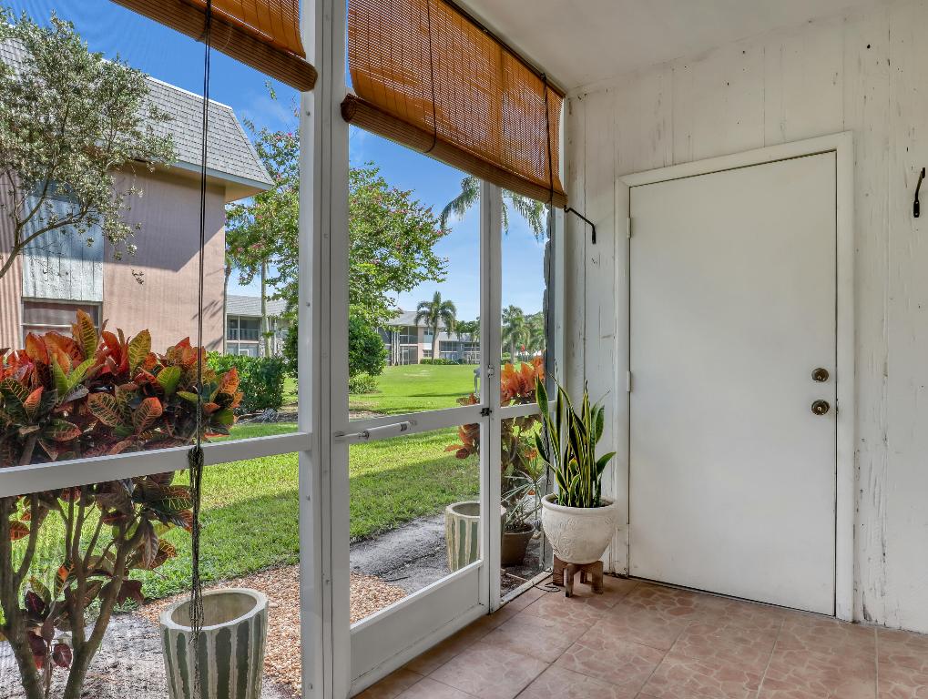 18081 SE Country Clb Dr #10-91 Tequesta, FL 33469