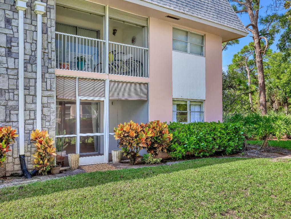 18081 SE Country Clb Dr #10-91 Tequesta, FL 33469