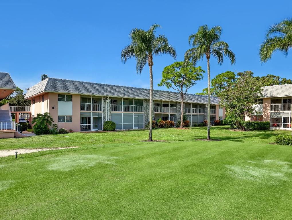 18081 SE Country Clb Dr #10-91 Tequesta, FL 33469