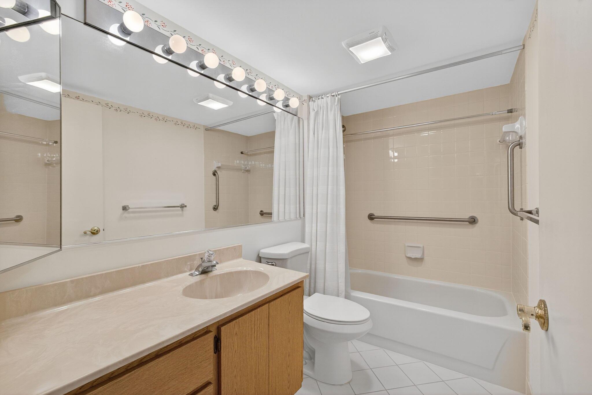 2201 Marina Isle Way #202 Jupiter, FL 33477