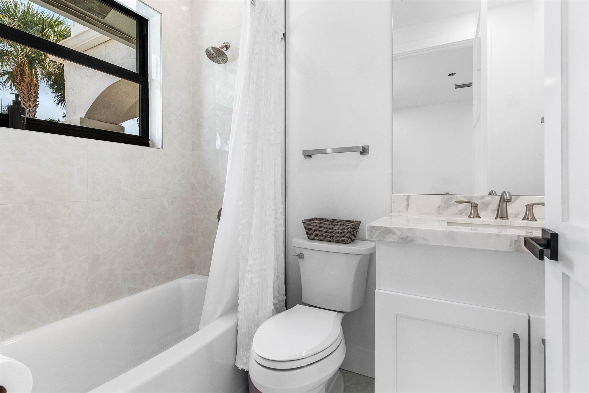 17600 E Fieldbrook Cir Boca Raton, FL 33496