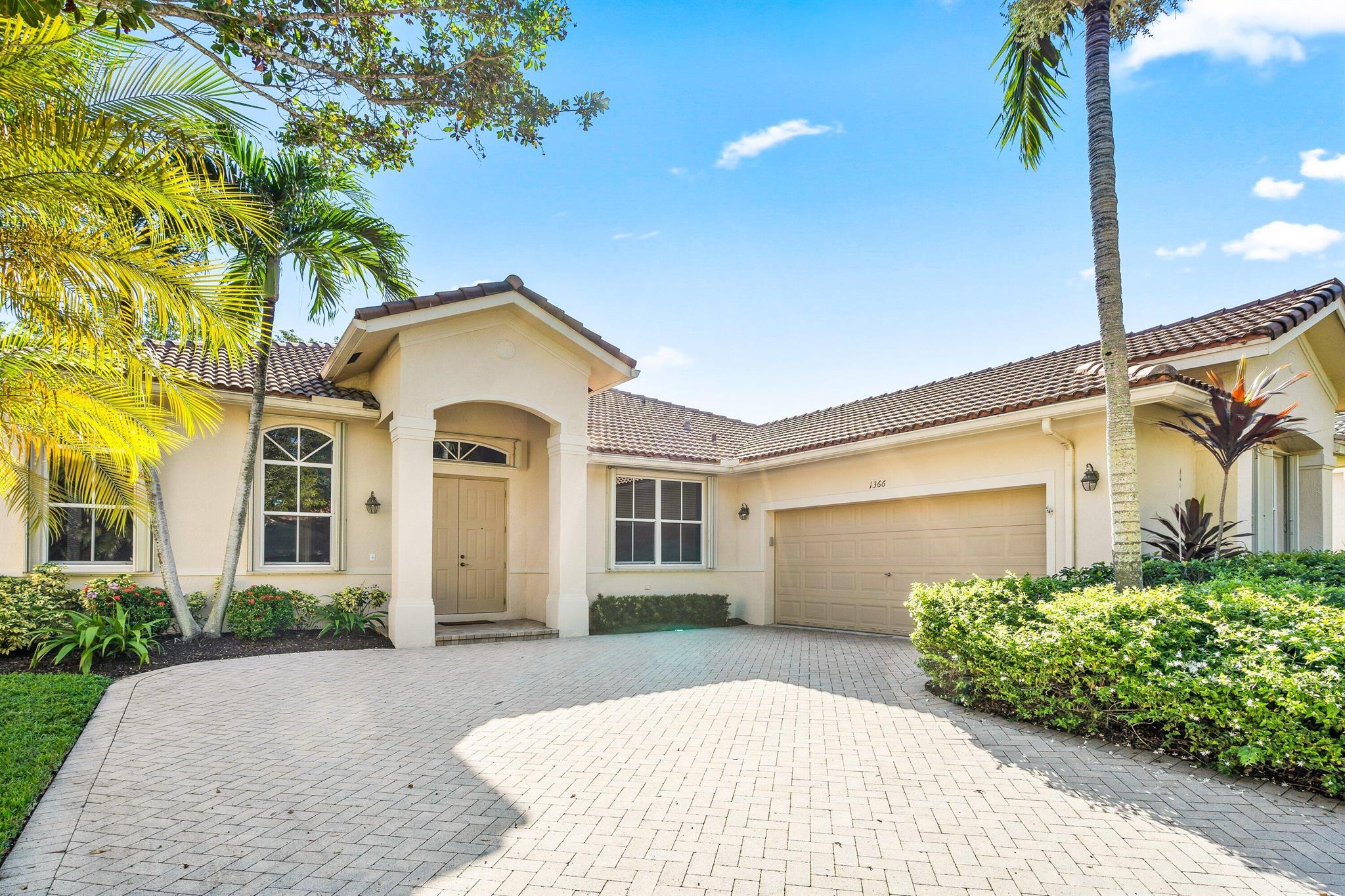 1366 Crossbill Ct Weston, FL 33327