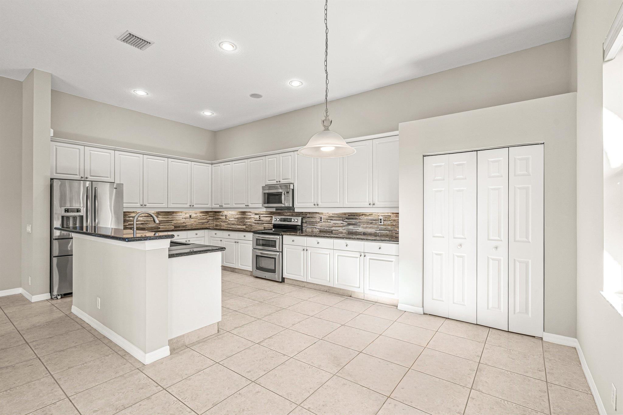 1366 Crossbill Ct Weston, FL 33327