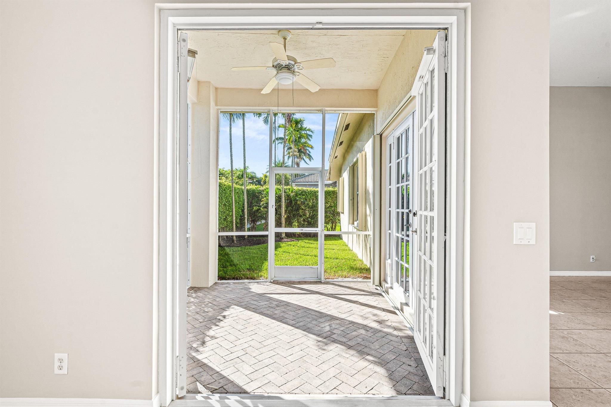 1366 Crossbill Ct Weston, FL 33327