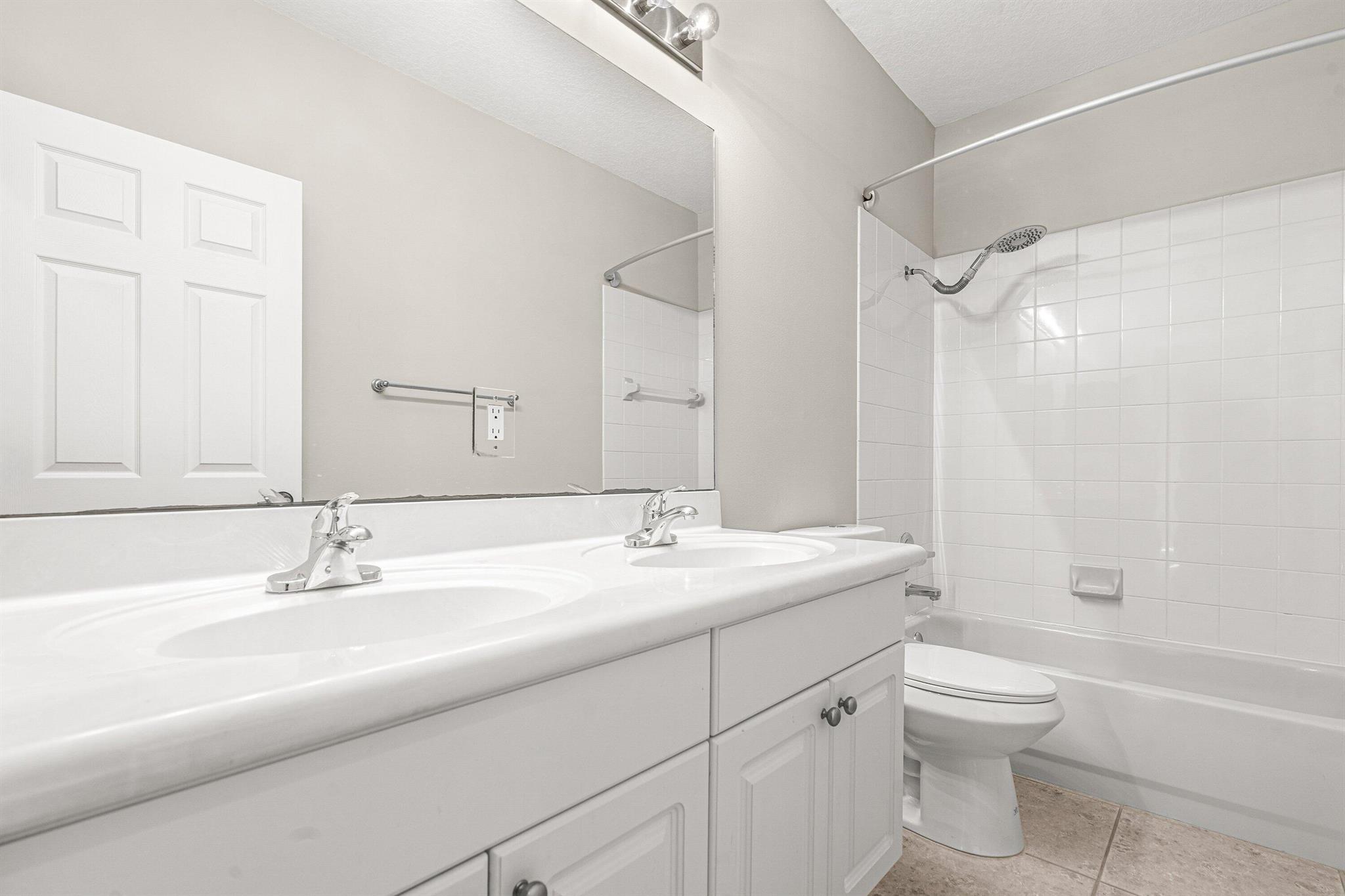 1366 Crossbill Ct Weston, FL 33327