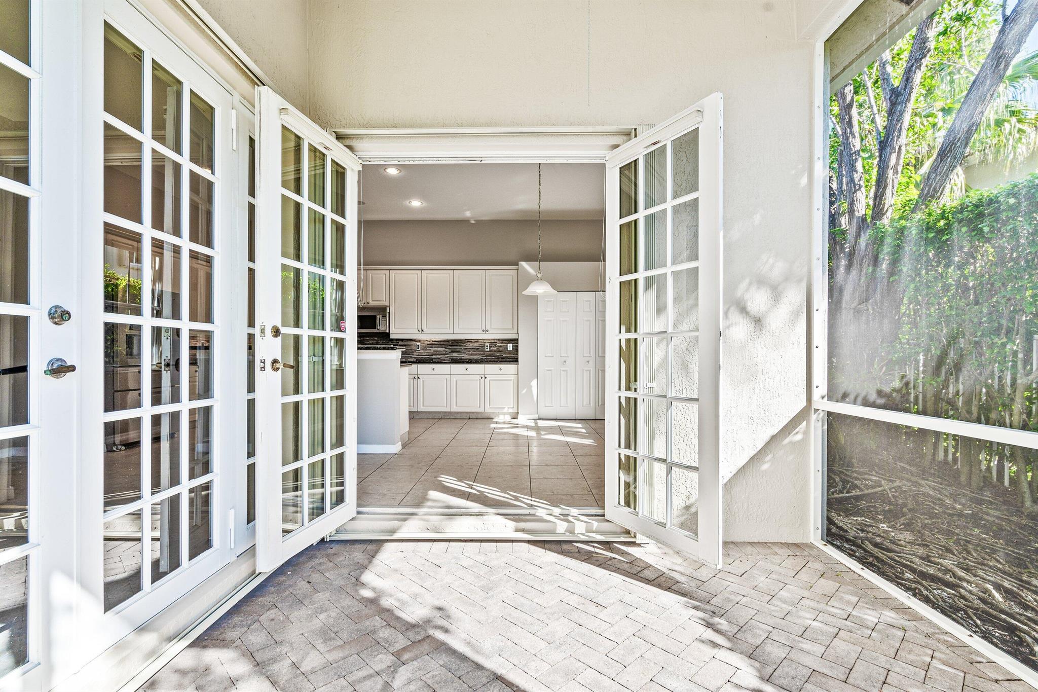 1366 Crossbill Ct Weston, FL 33327