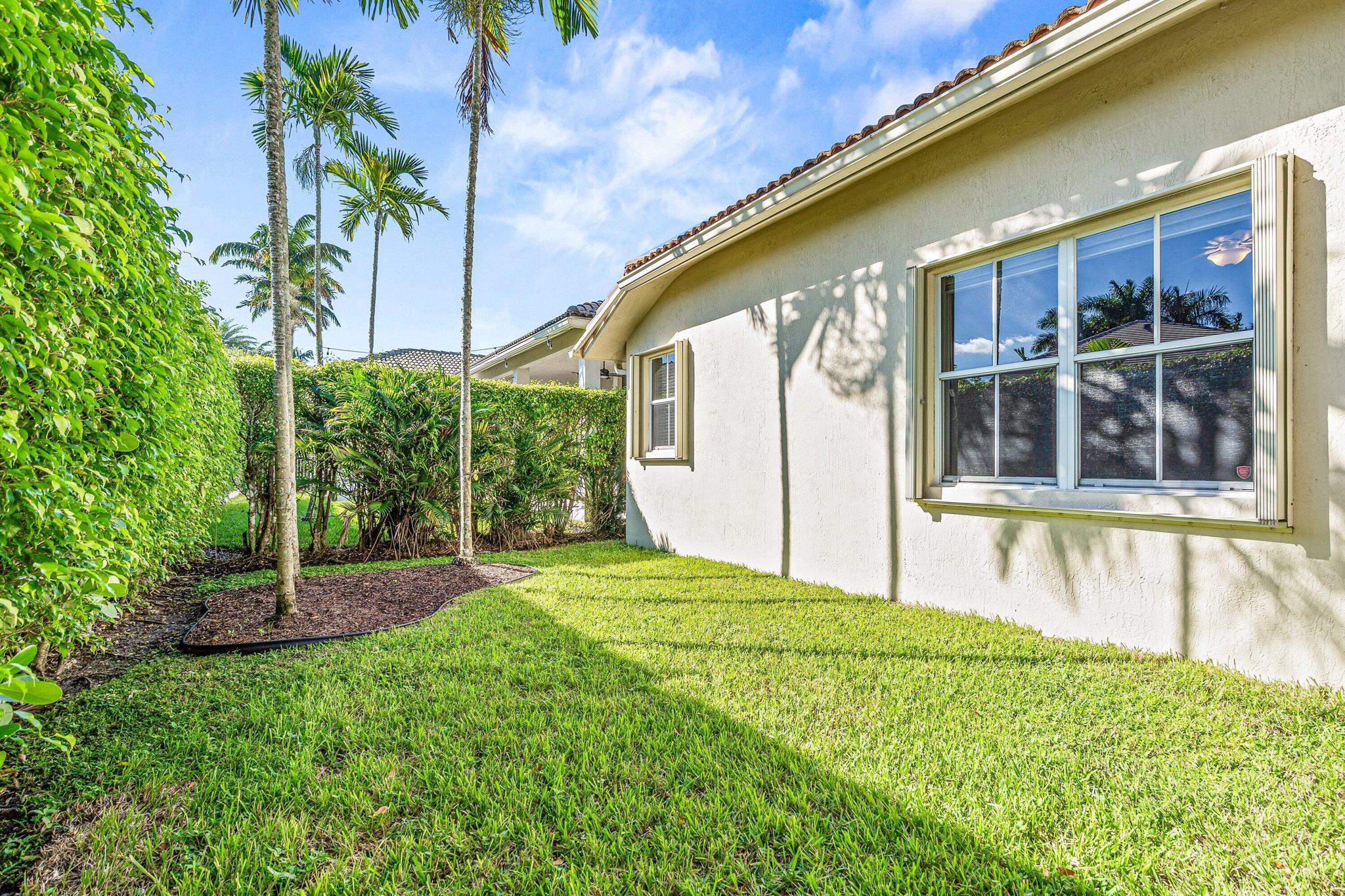 1366 Crossbill Ct Weston, FL 33327