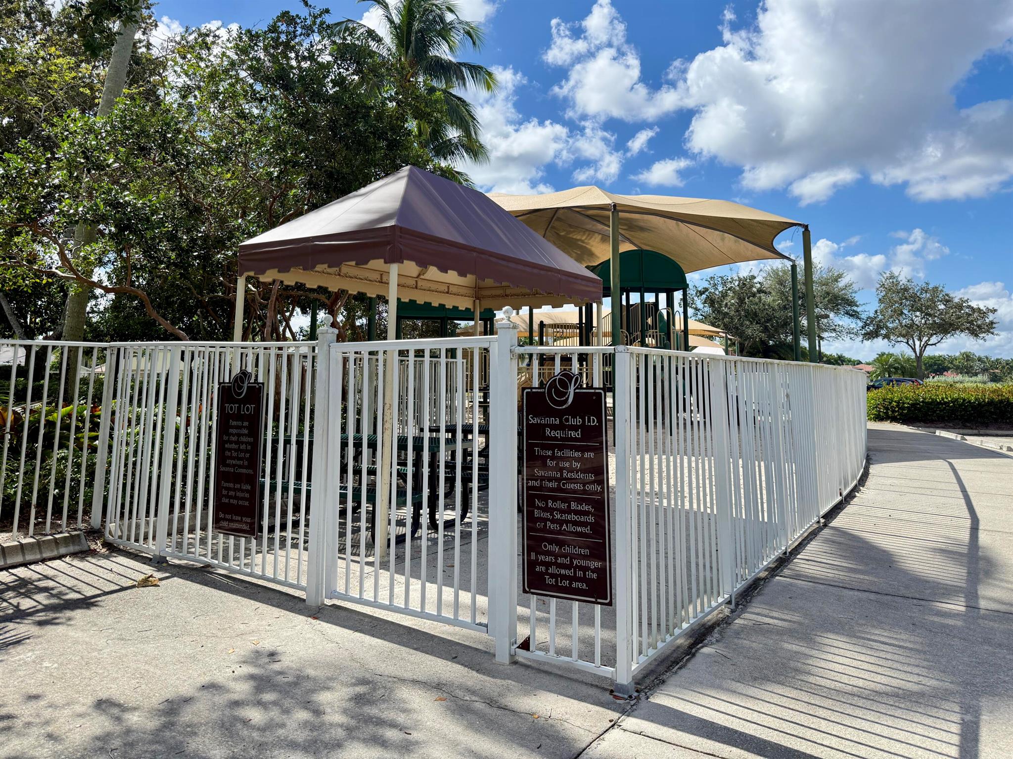 1366 Crossbill Ct Weston, FL 33327