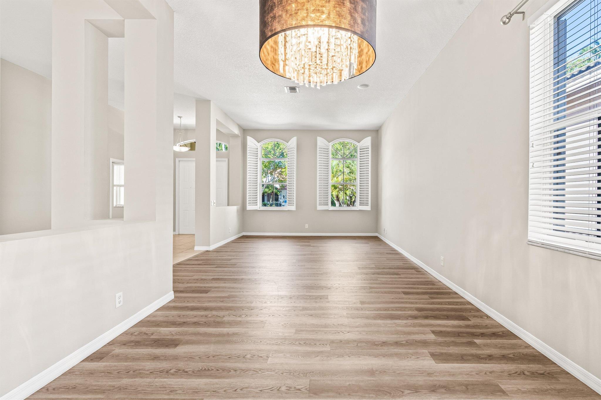 1366 Crossbill Ct Weston, FL 33327