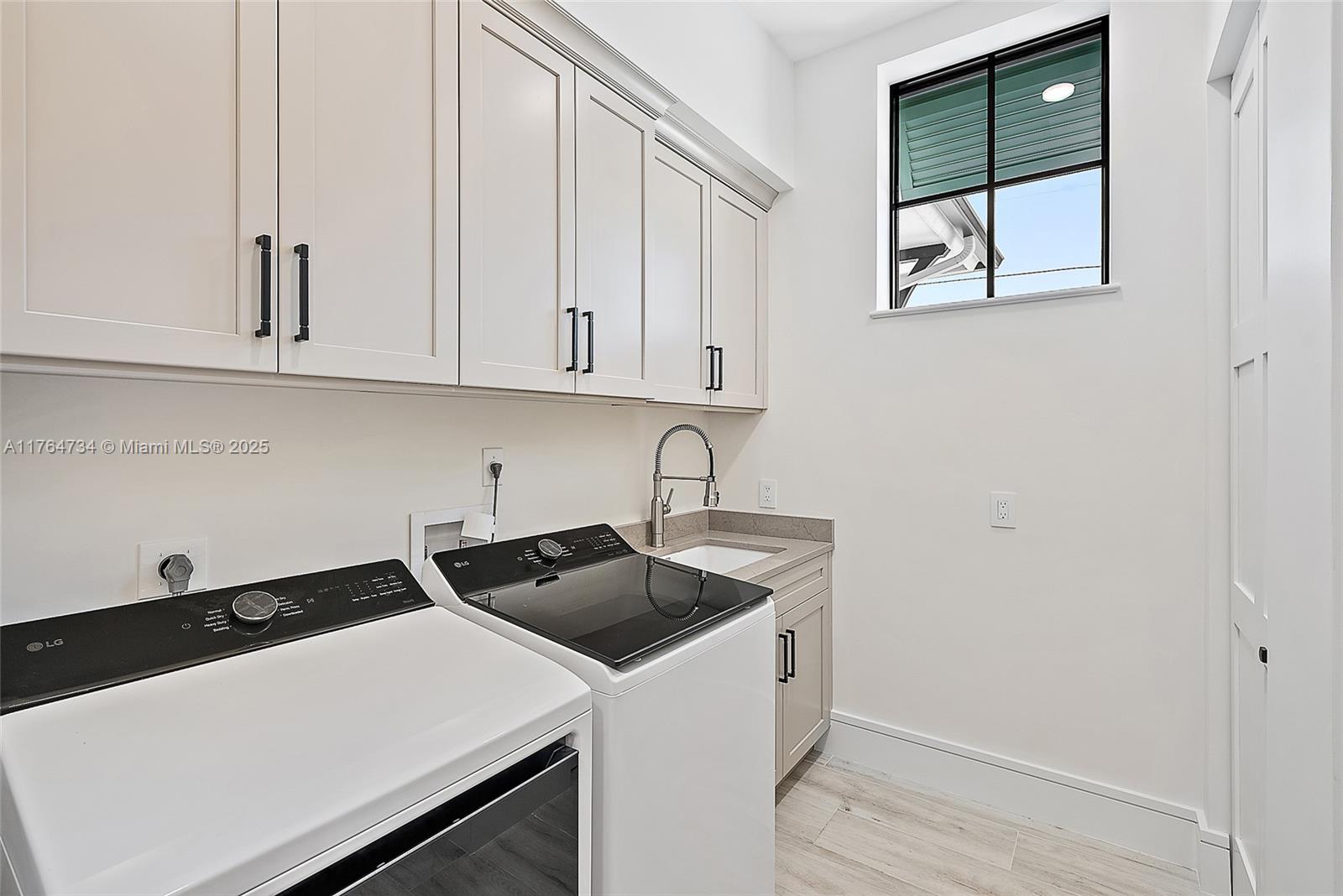 325 N Fairway N Tequesta, FL 33469