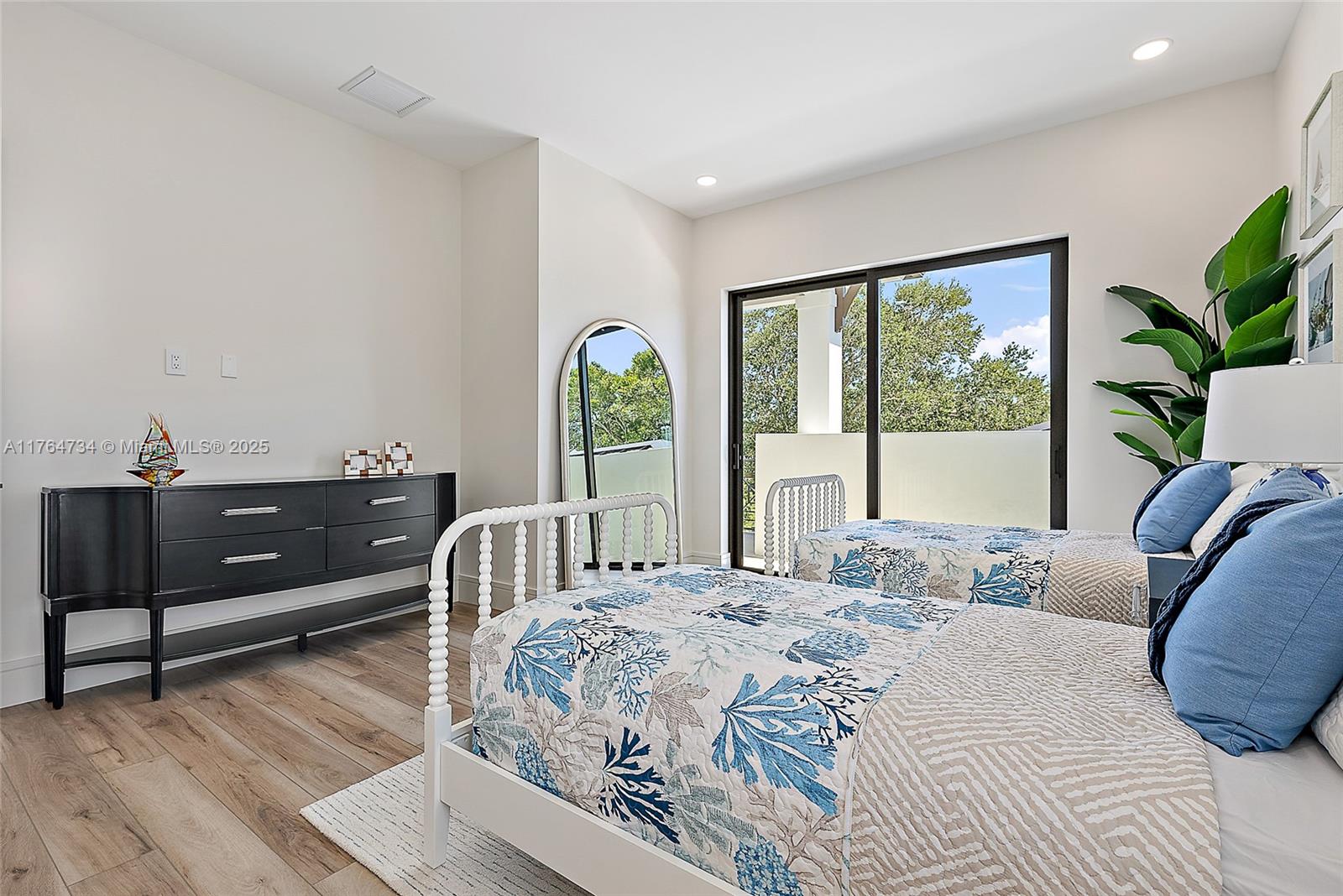 325 N Fairway N Tequesta, FL 33469