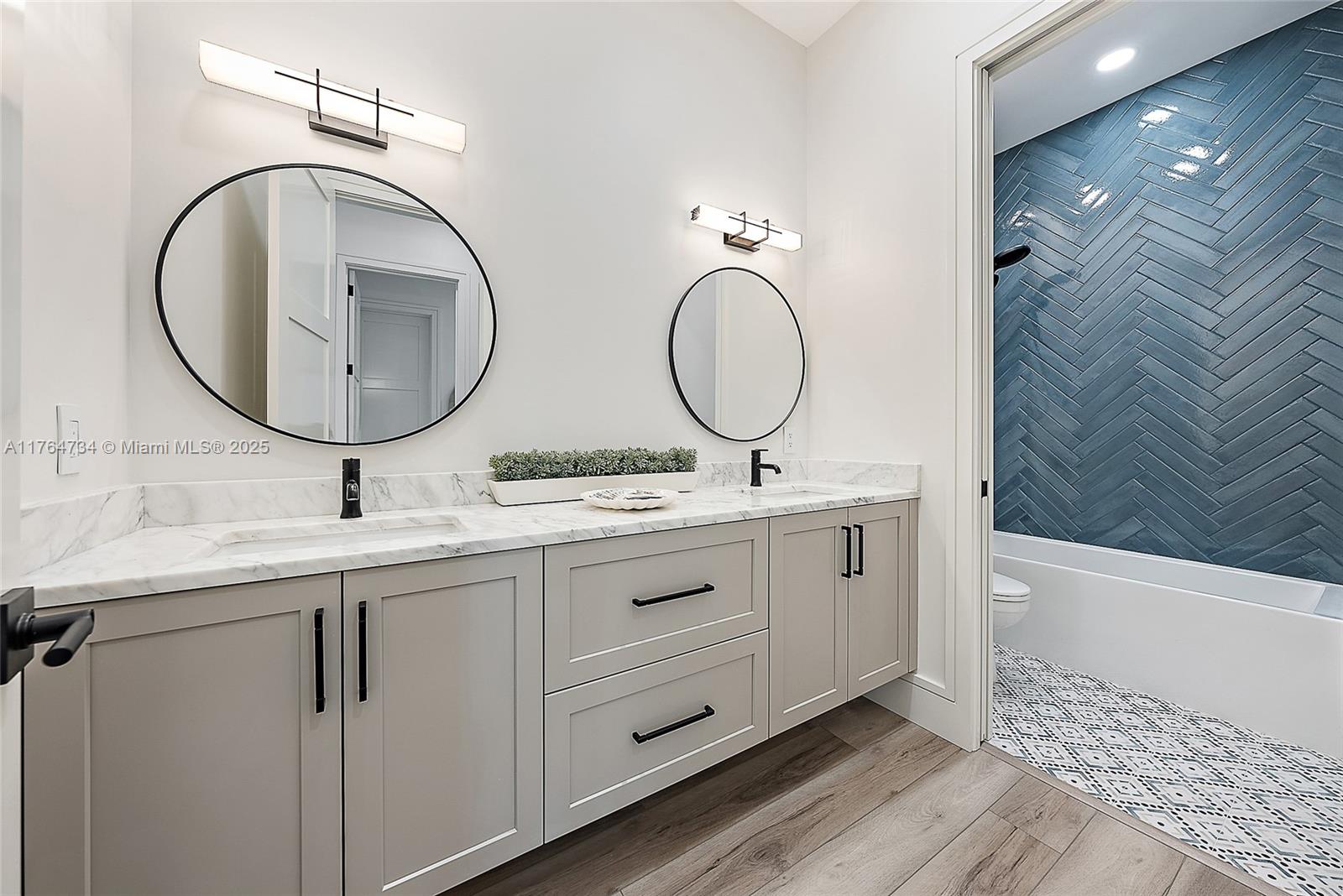 325 N Fairway N Tequesta, FL 33469