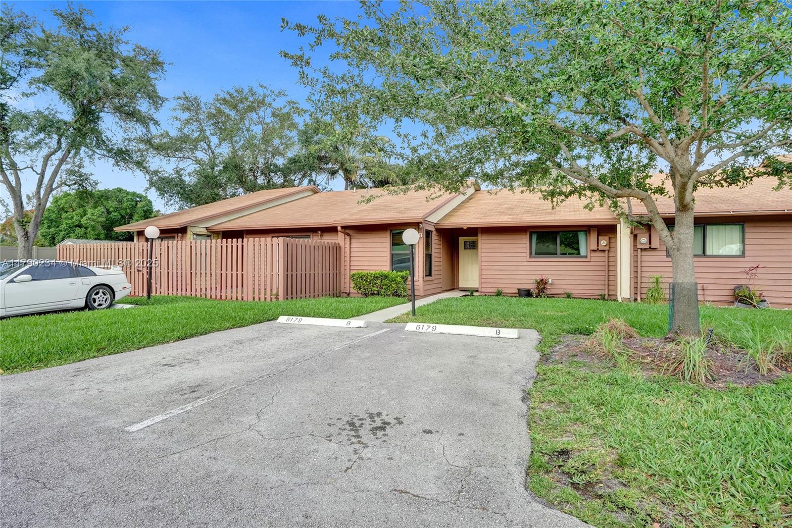 6179 Pine Tree Ln #B,Tamarac, FL 33319