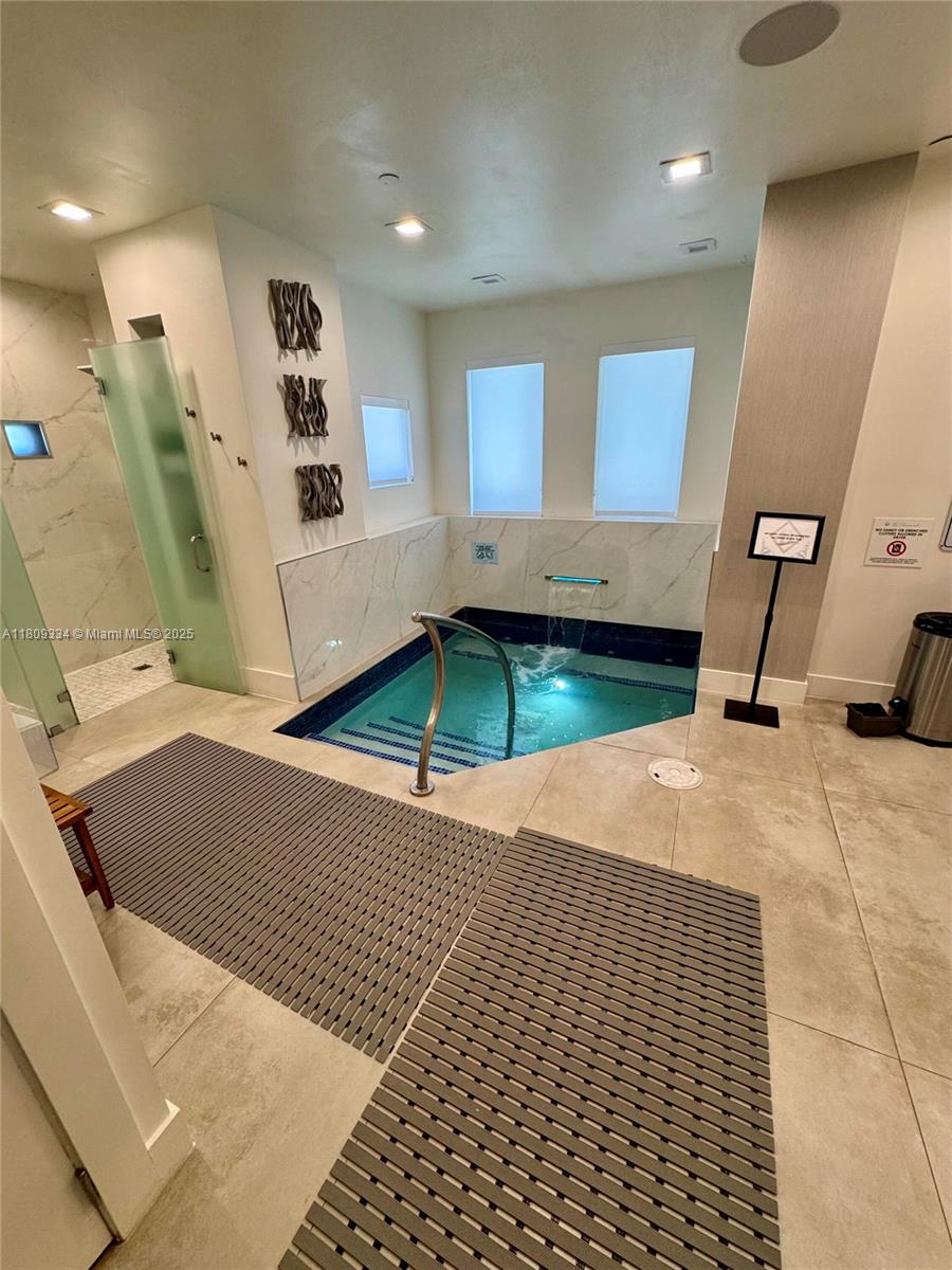 image Blue Diamond Condo16