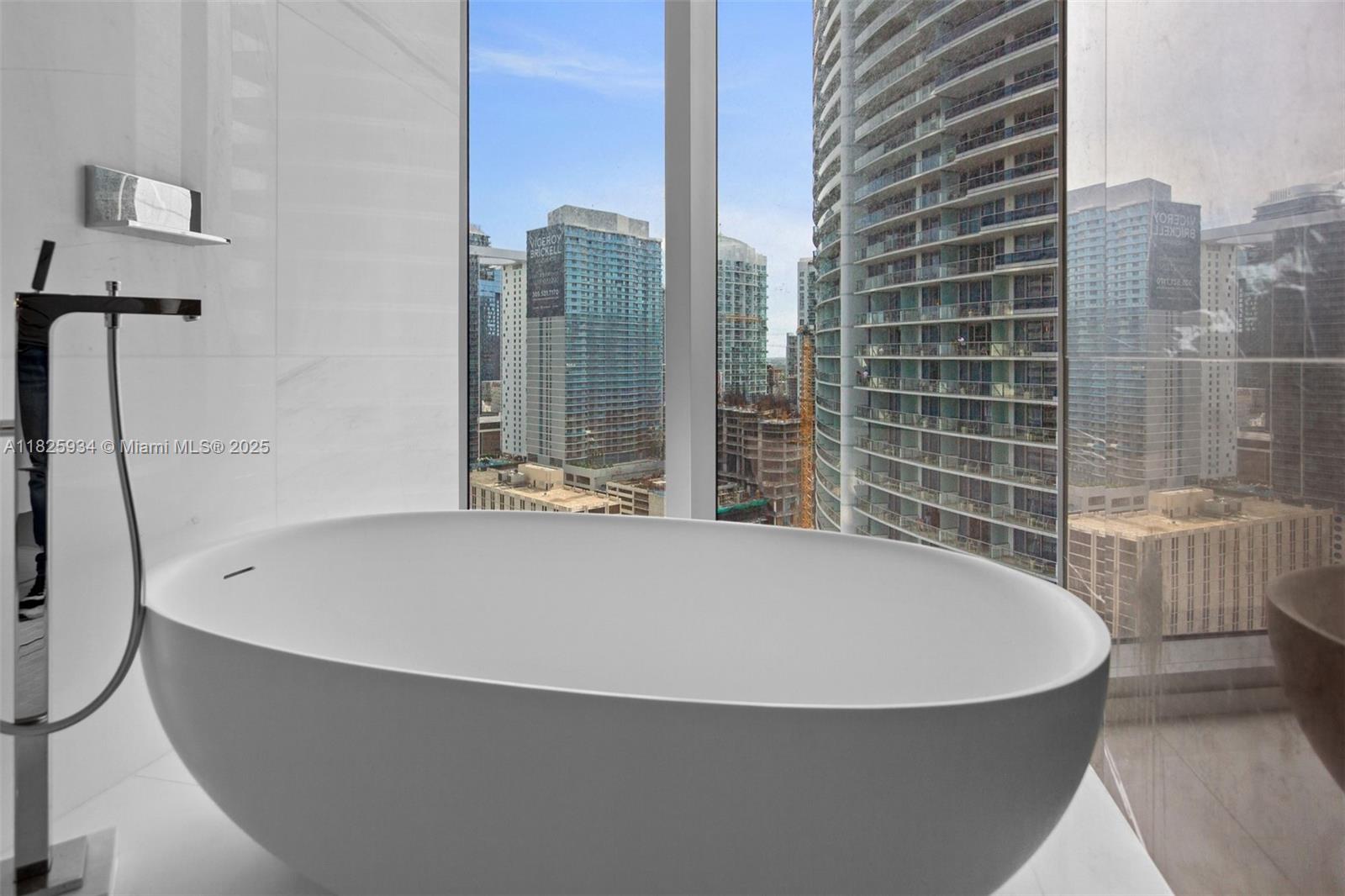 image Austin Martin Residences22