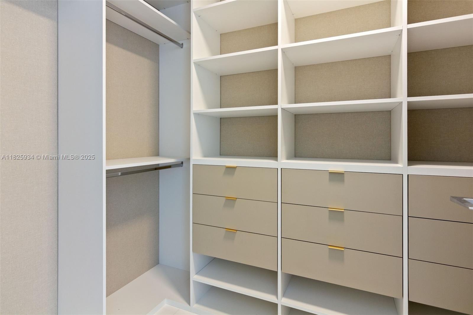 image Austin Martin Residences28