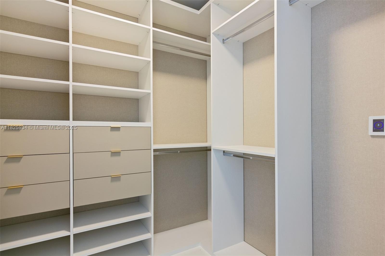 image Austin Martin Residences30