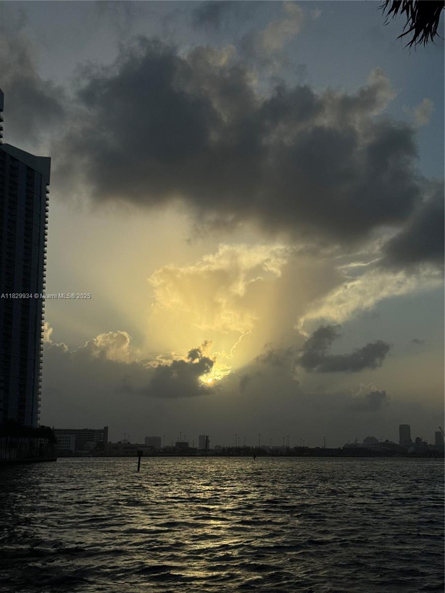 image Icon Brickell24