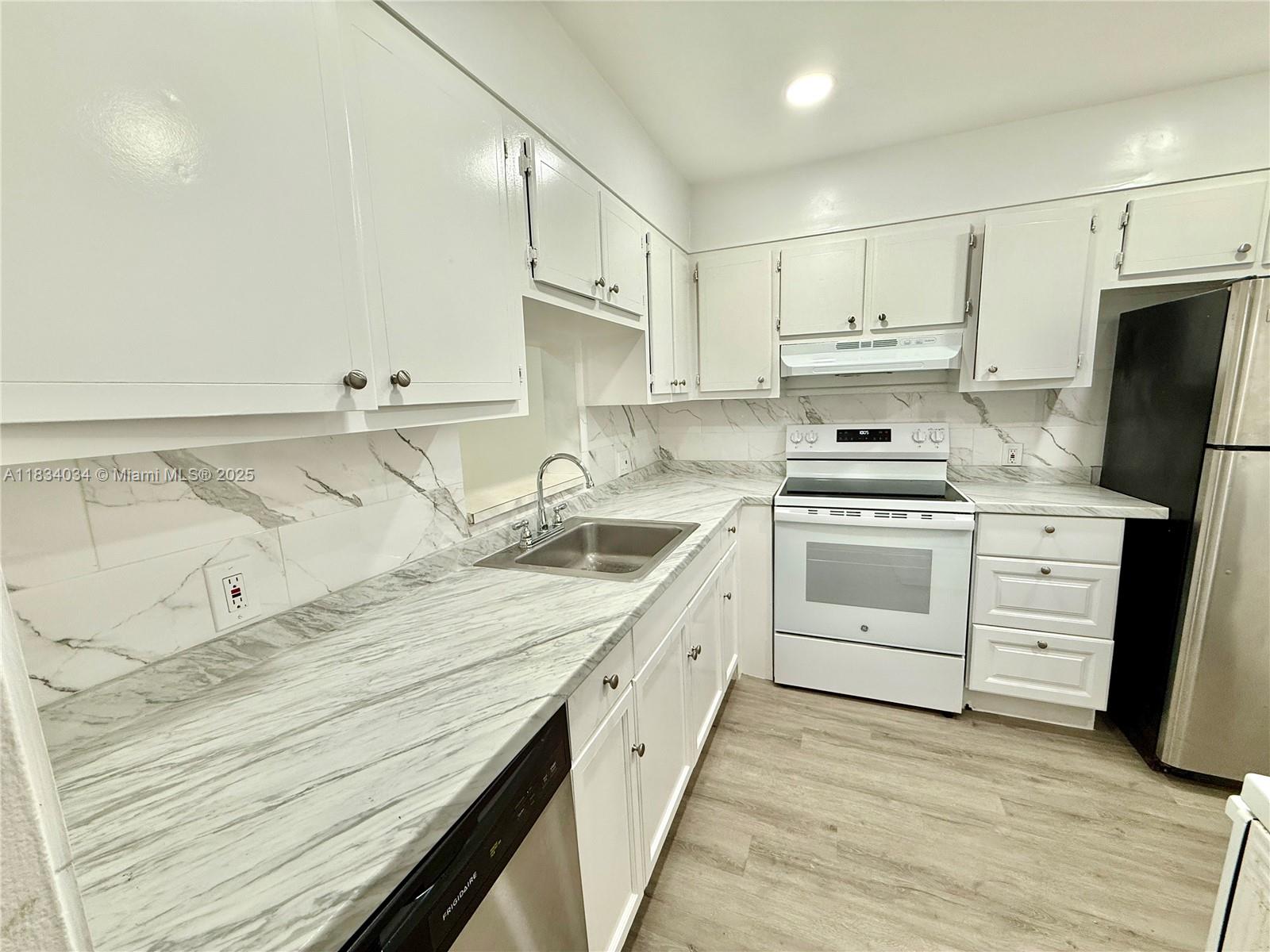 11925 NE 2nd Ave #B207