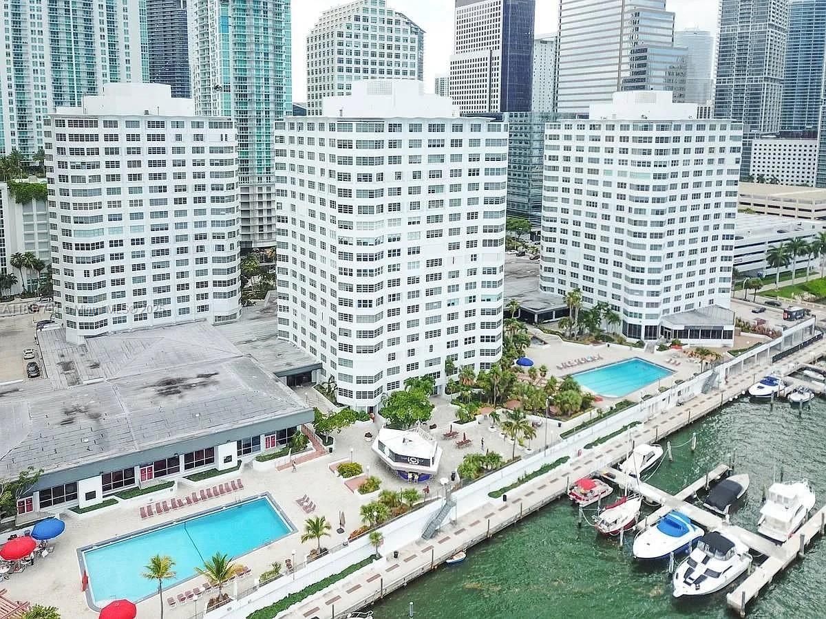 825 Brickell Bay Dr #847
