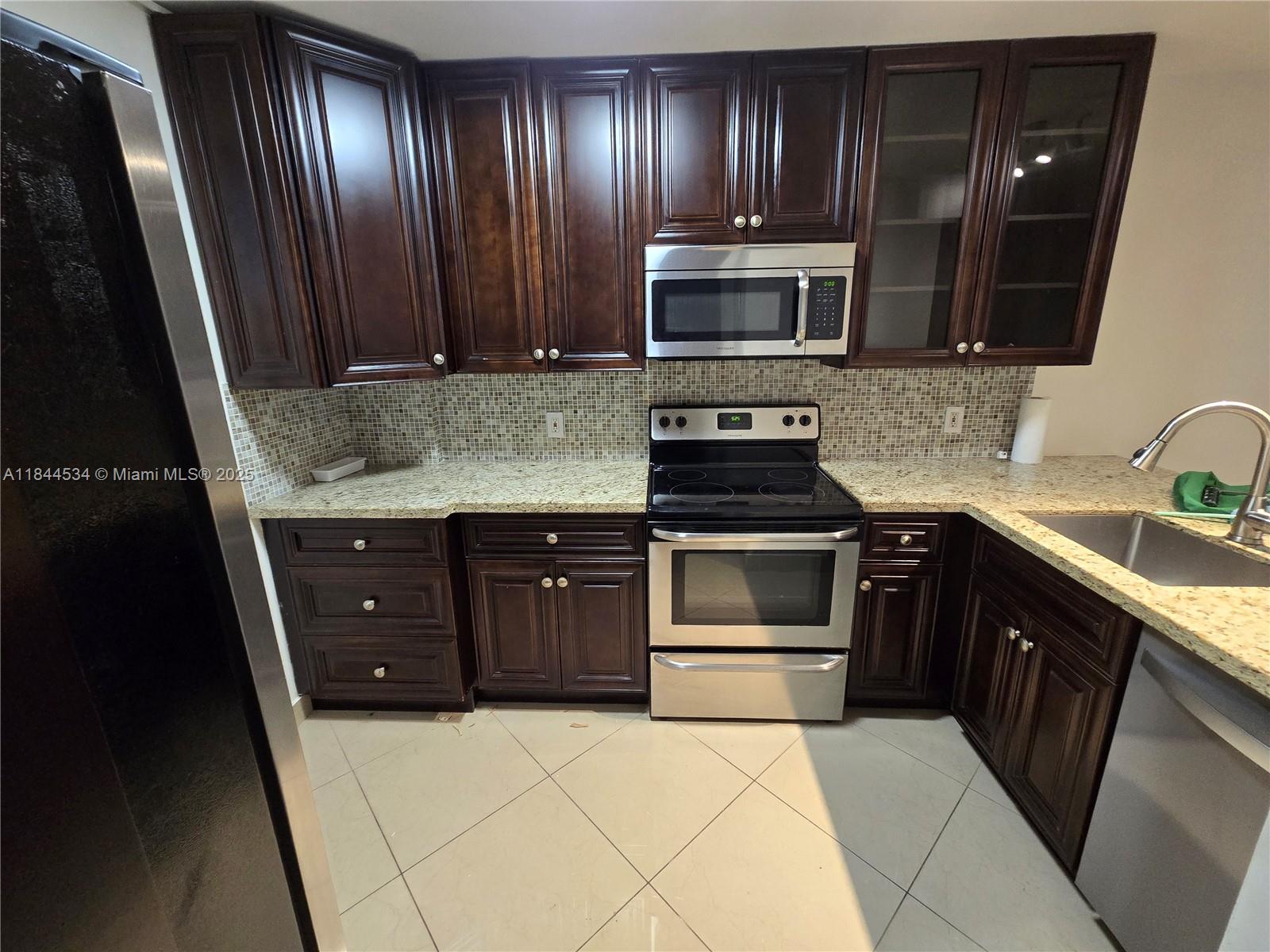115 Royal Park Dr #2H