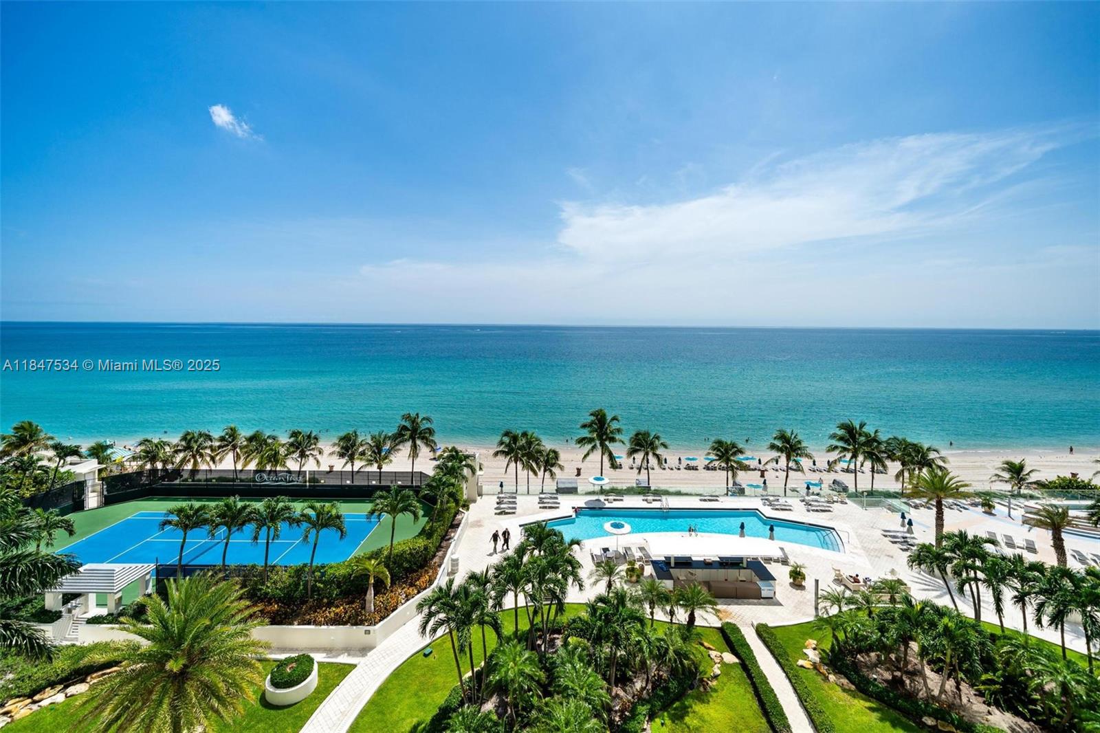 19111 Collins Ave #704