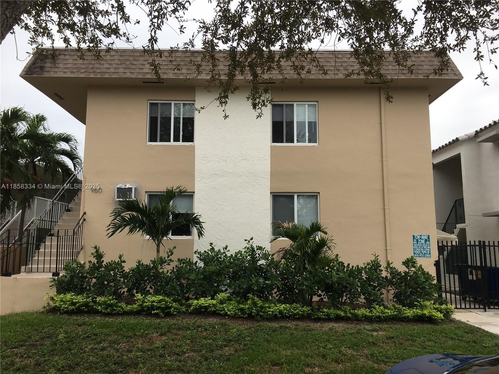 960 Biarritz Dr #10
