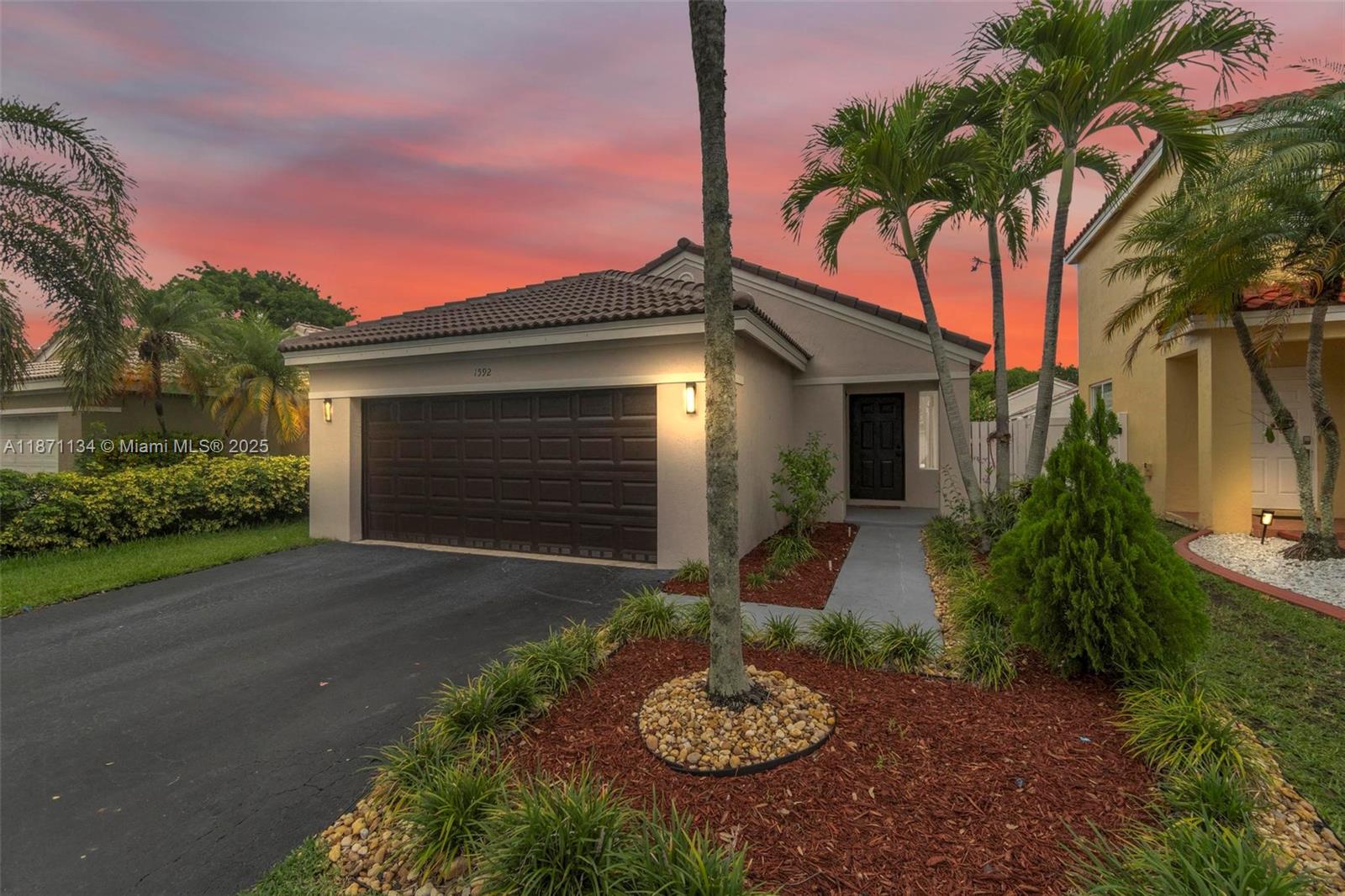 1592 Salerno Cir #1592