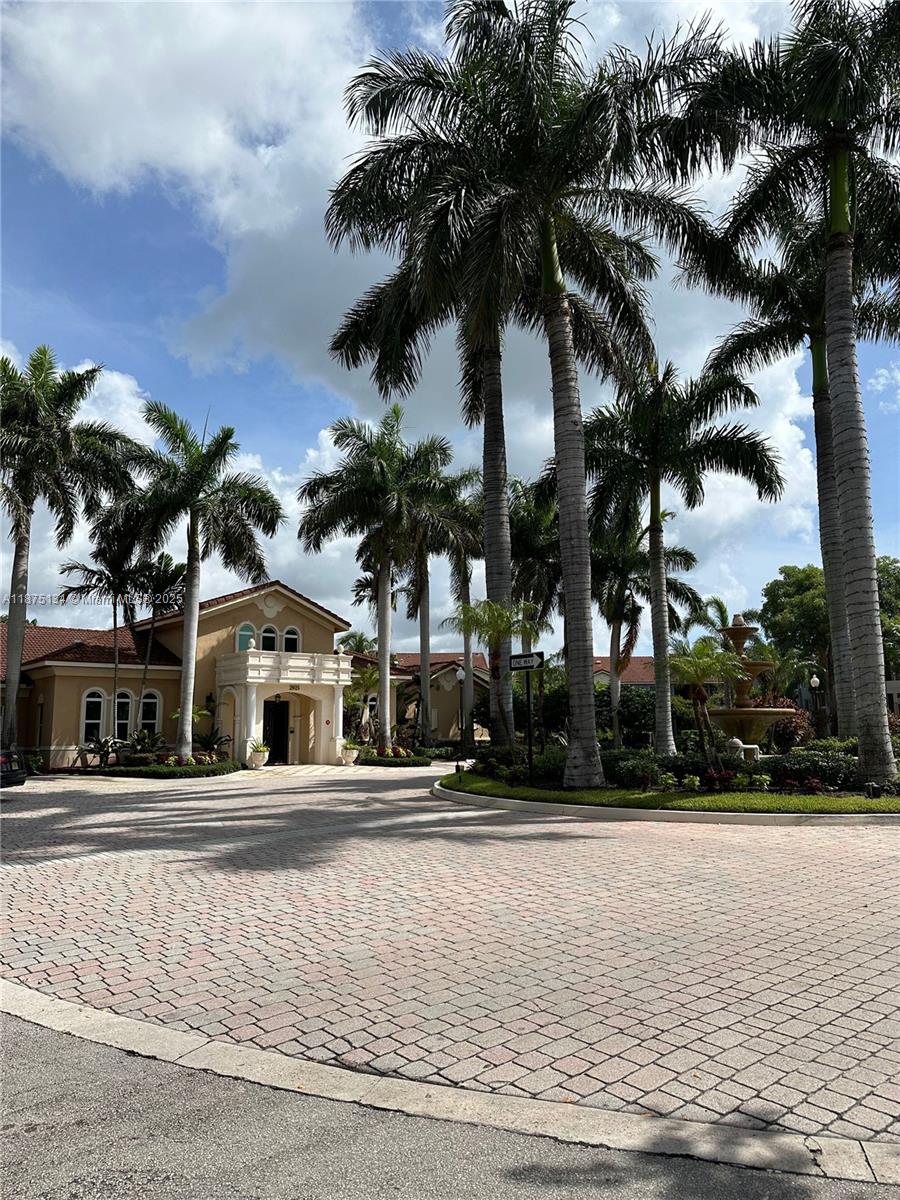 911 Villa Cir #911