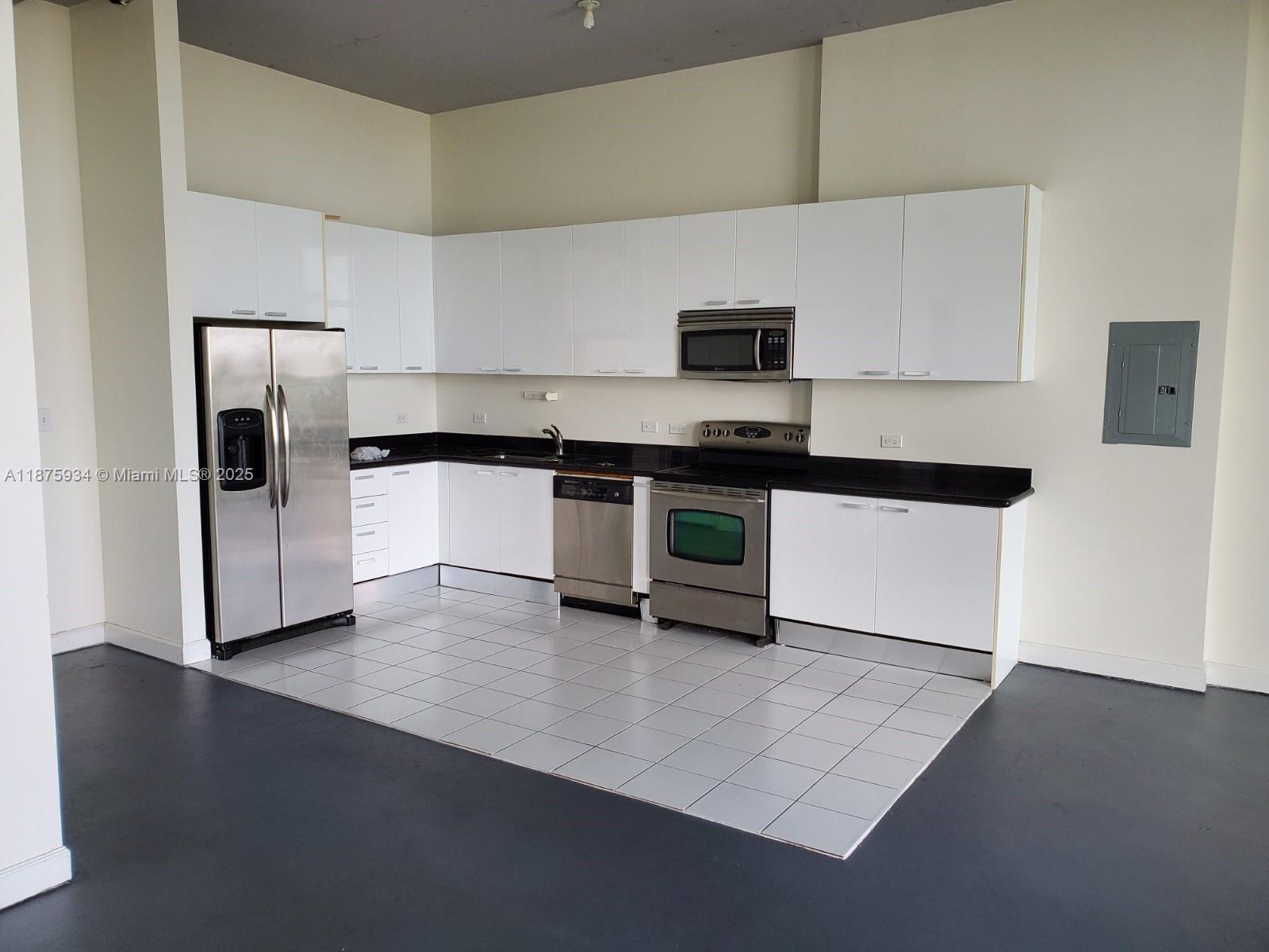 2100 Van Buren St #411