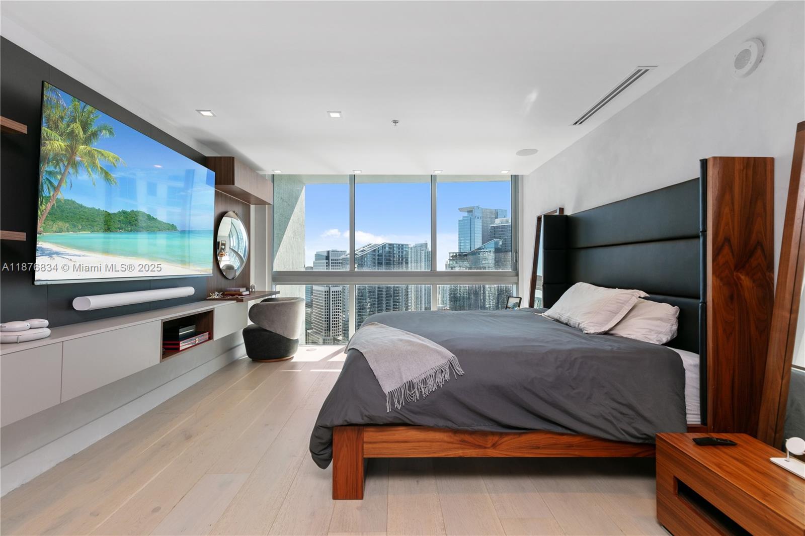 image The Ivy Condo15