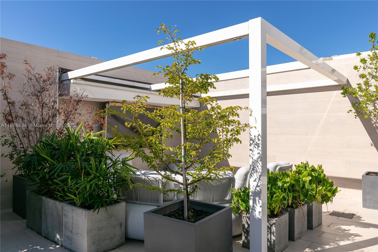 image The Ivy Condo38