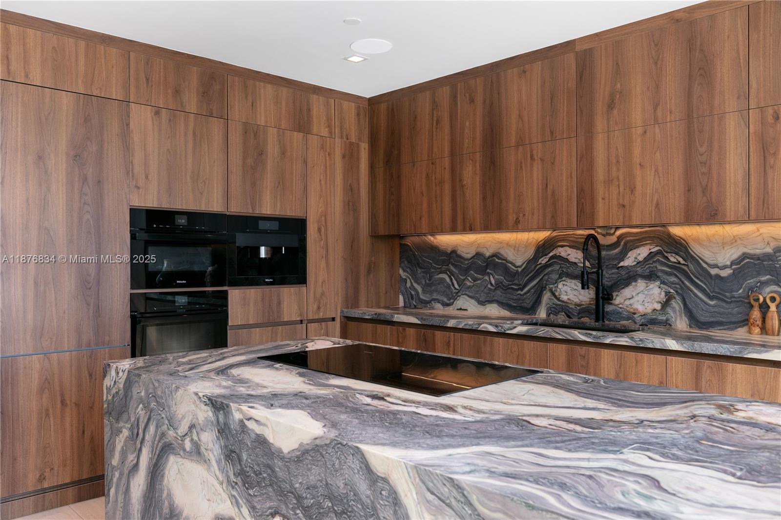 image The Ivy Condo8