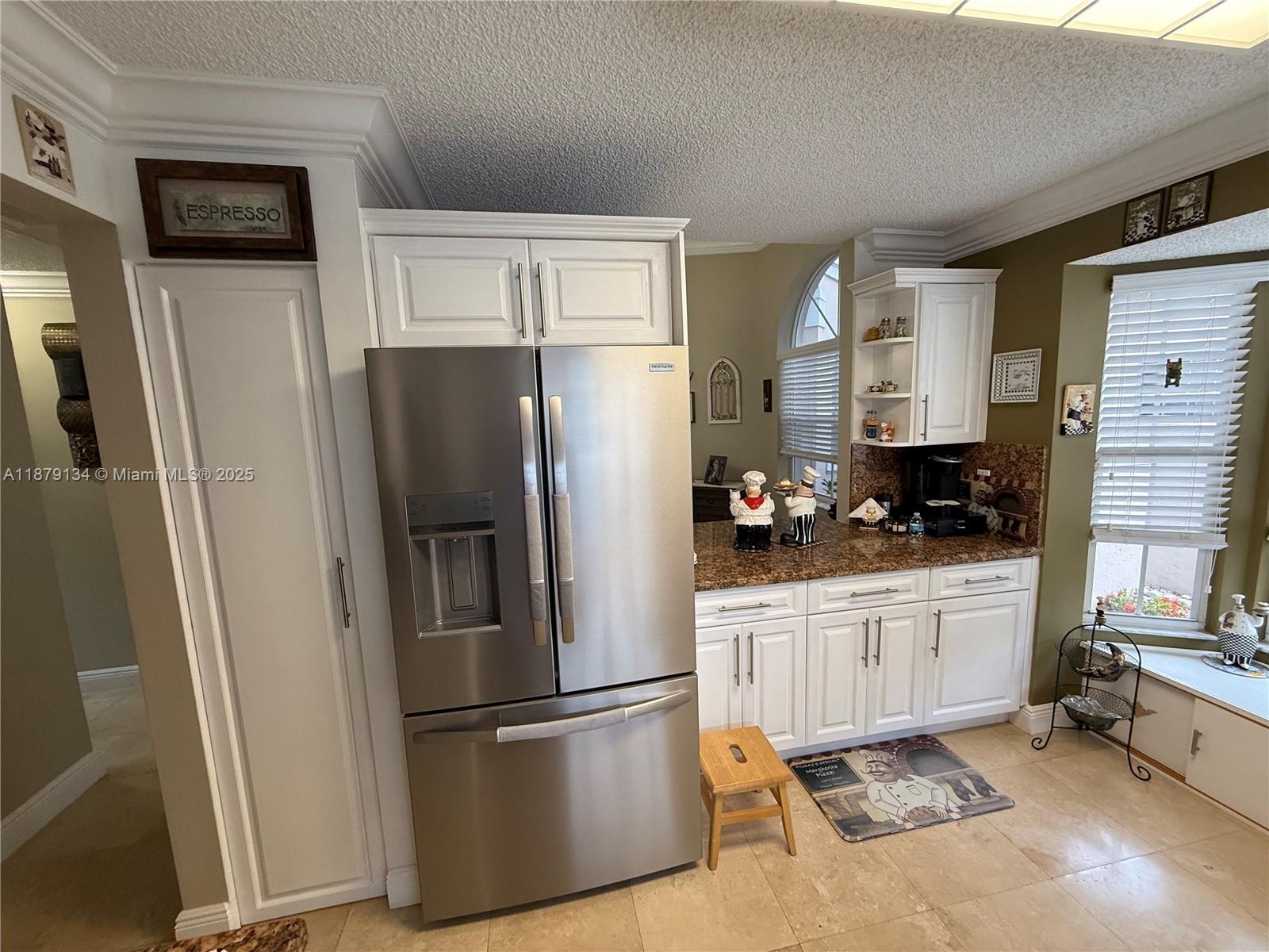 1040 Wilshire Cir W Pembroke Pines, FL 33027